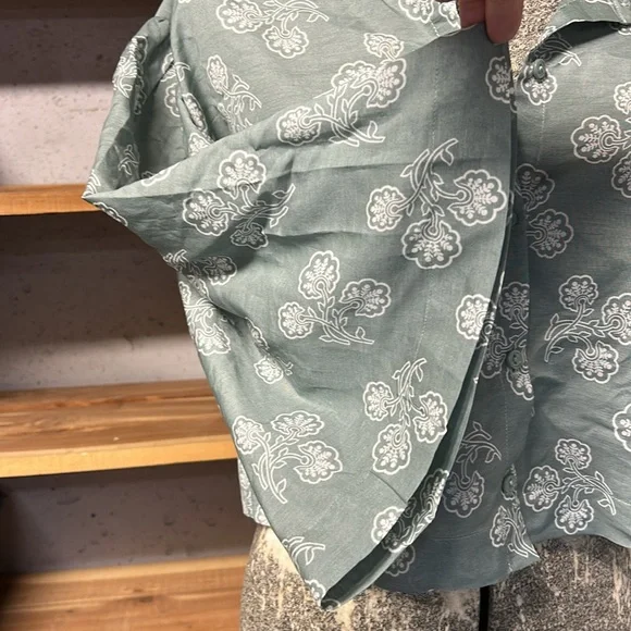 Joie Sage Green Floral Button-Up Cropped Blouse Size Small NWT - Picture 2 of 8